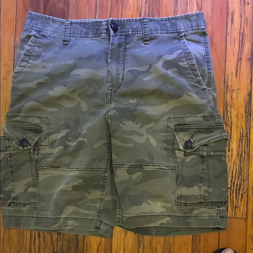 Aeropostale Men's Green Camouflage Cargo Shorts